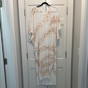 Jen’s pirate booty Chic White and Tan Kaftan